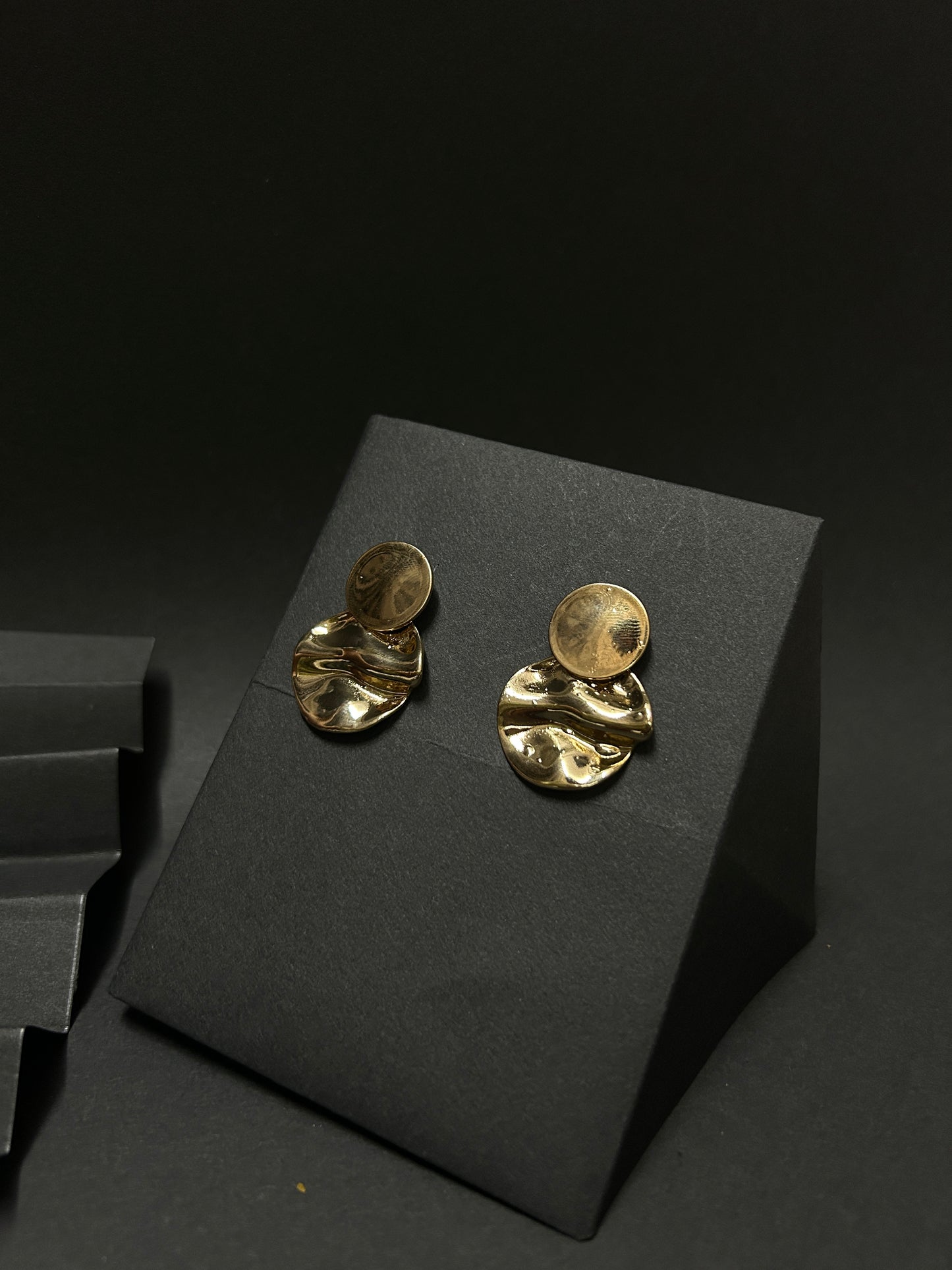 Lava Gold round Earing