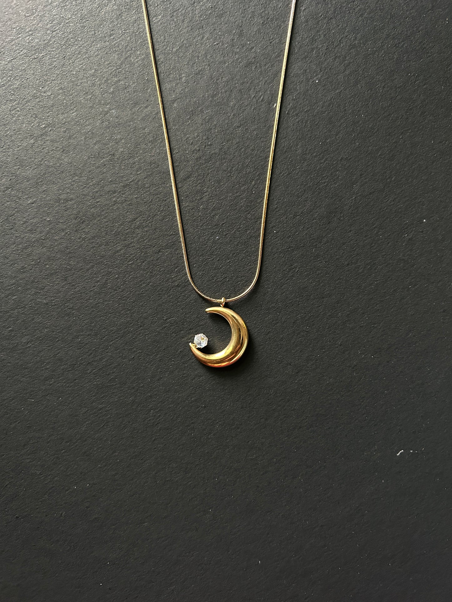 Half moon diamond chain