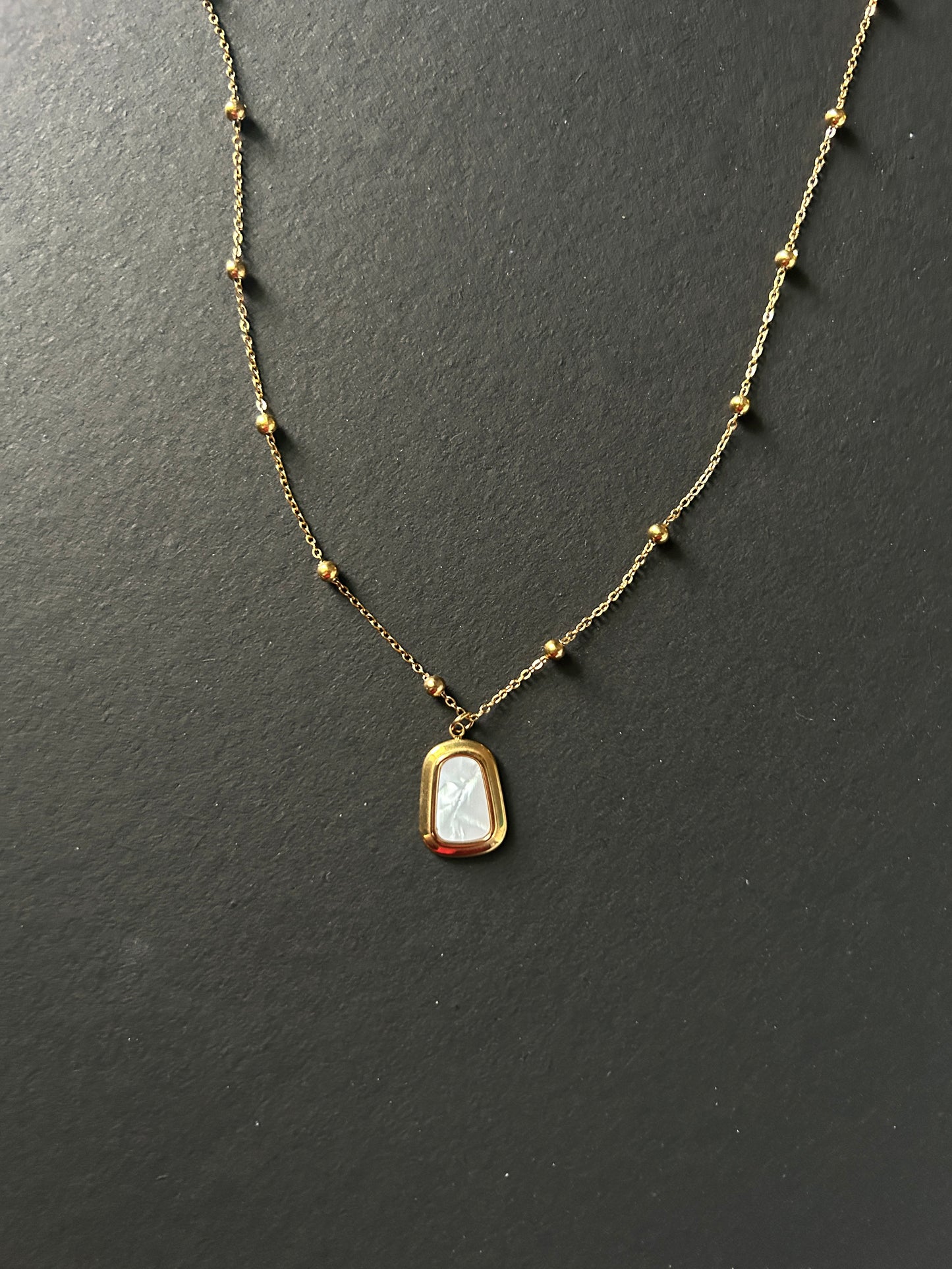 Ball chain with mother pearl pendant