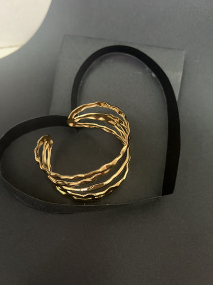 Hammered Glow Kada bracelet